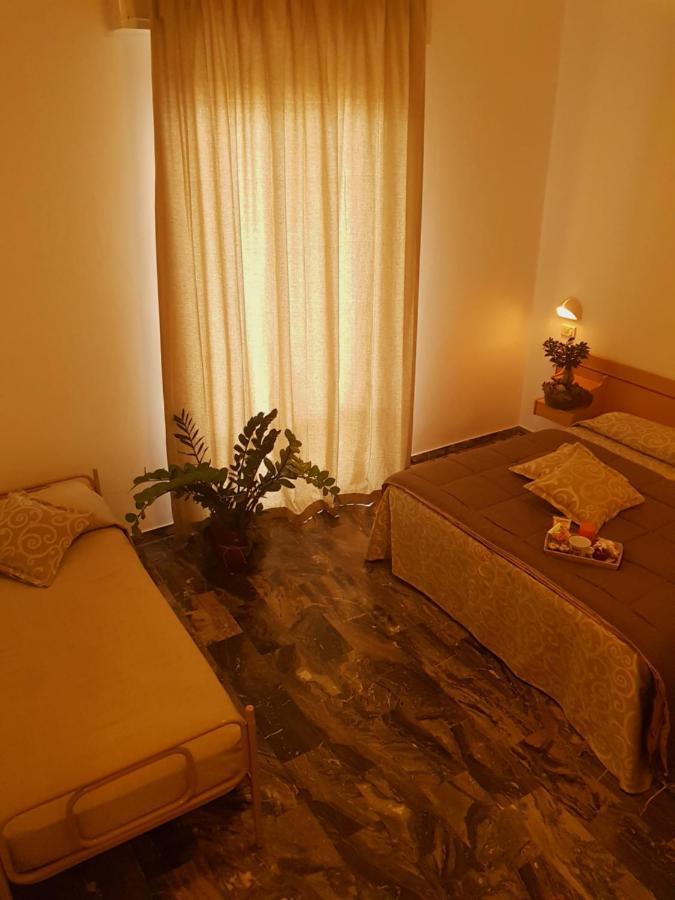 Hotel Romantica Ріміні Екстер'єр фото