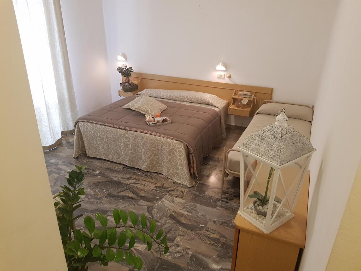 Hotel Romantica Ріміні Екстер'єр фото