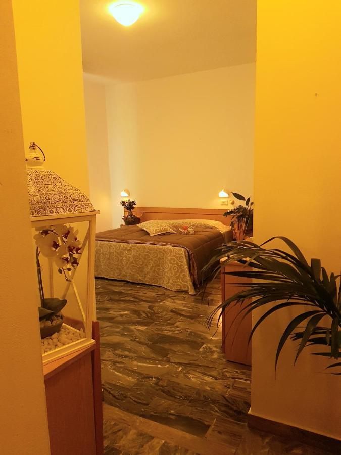 Hotel Romantica Ріміні Екстер'єр фото
