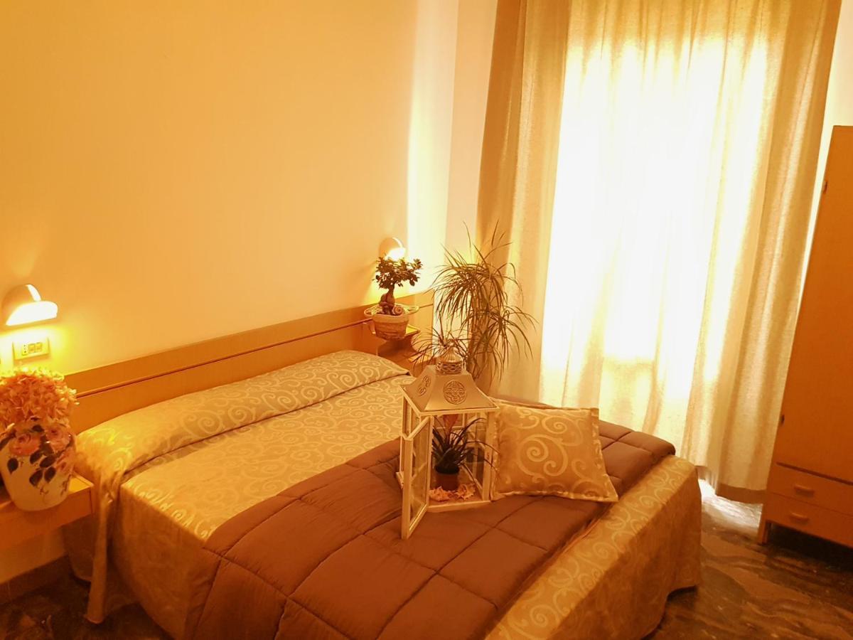 Hotel Romantica Ріміні Екстер'єр фото