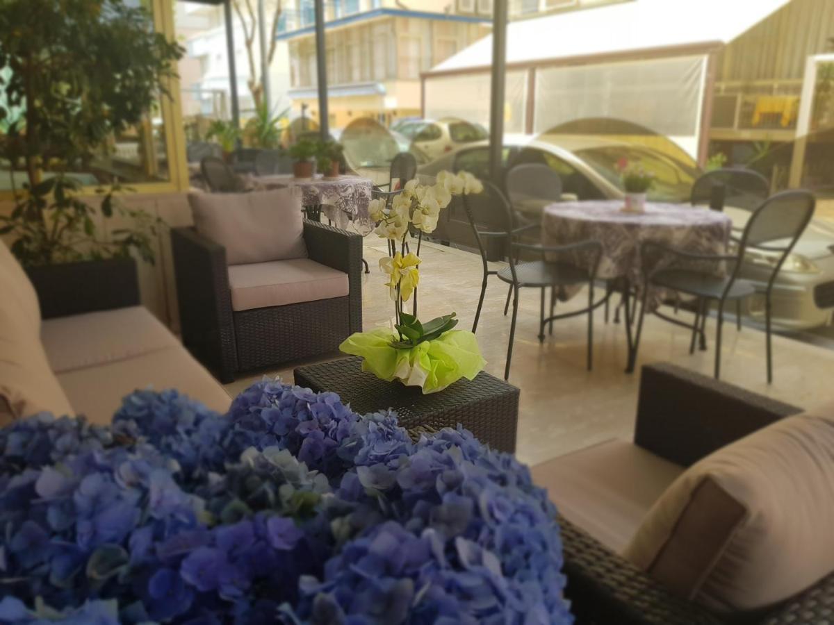 Hotel Romantica Ріміні Екстер'єр фото