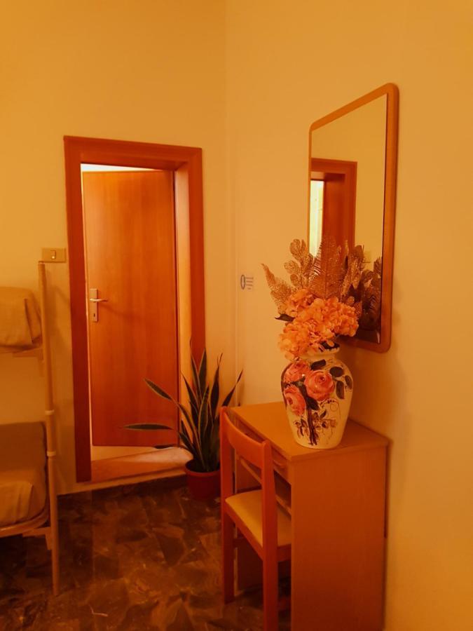 Hotel Romantica Ріміні Екстер'єр фото