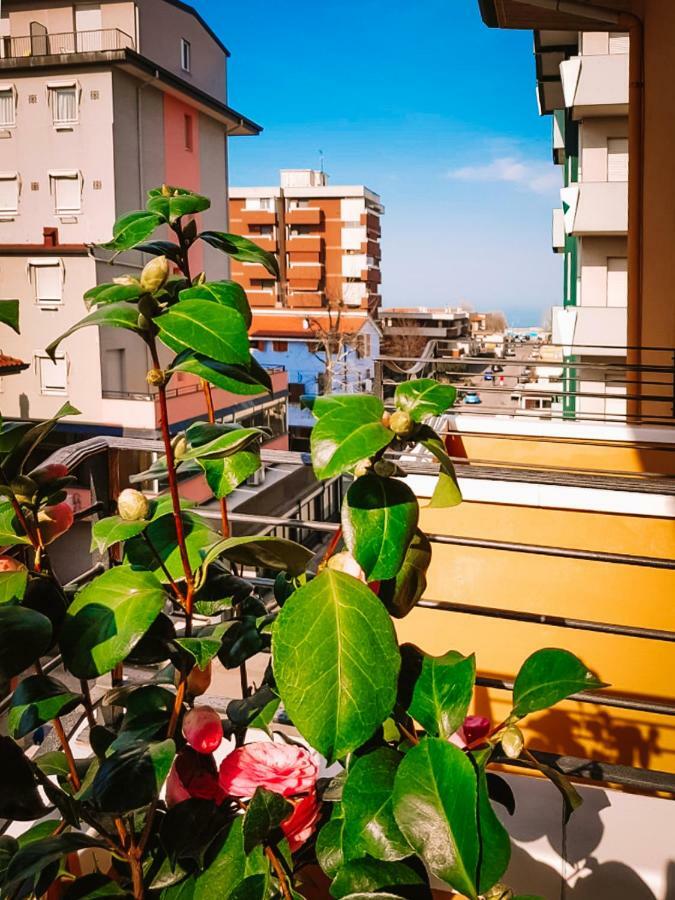 Hotel Romantica Ріміні Екстер'єр фото