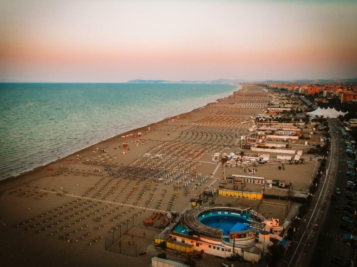 Hotel Romantica Ріміні Екстер'єр фото