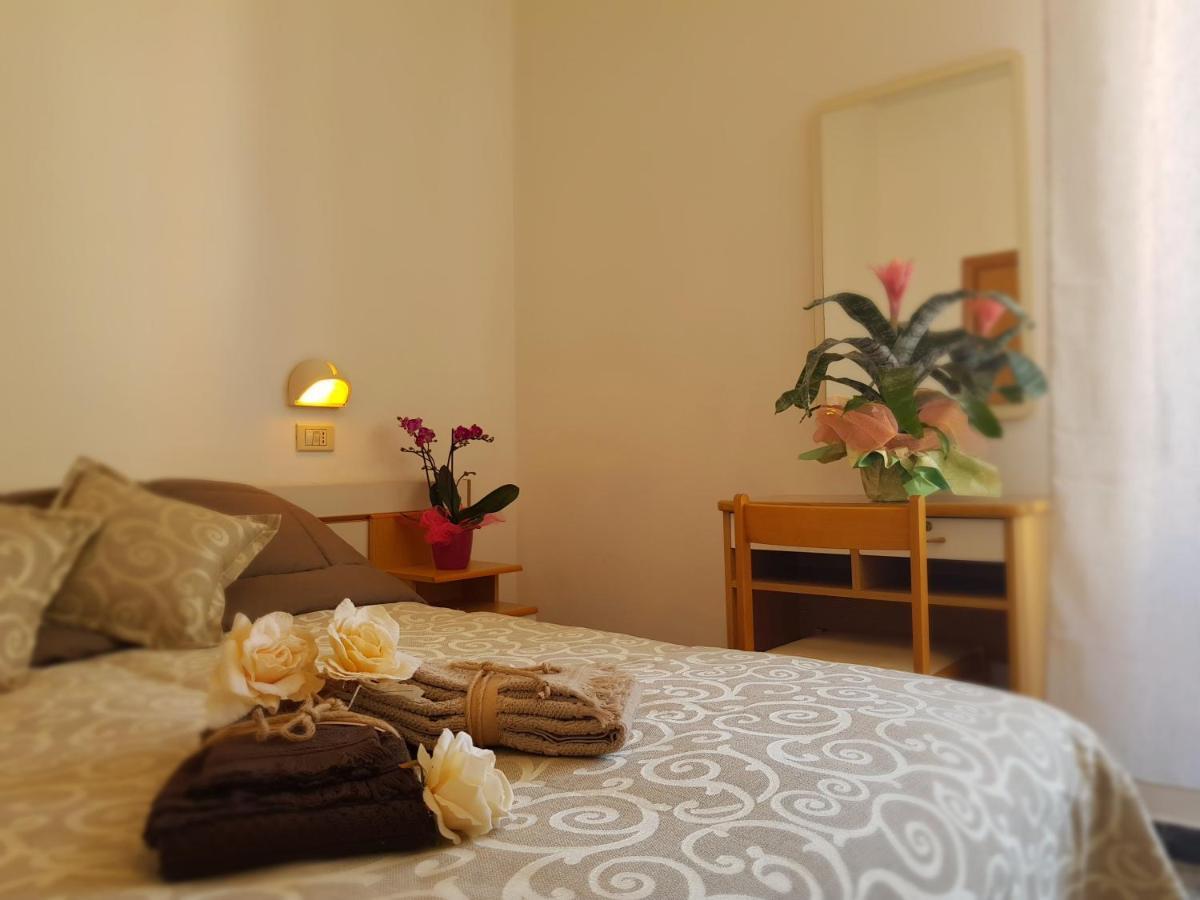 Hotel Romantica Ріміні Екстер'єр фото